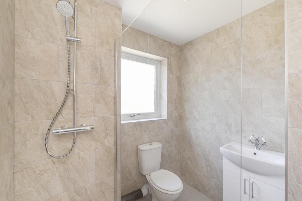 House in Tunbridge Wells, Paddock Wood - View 4