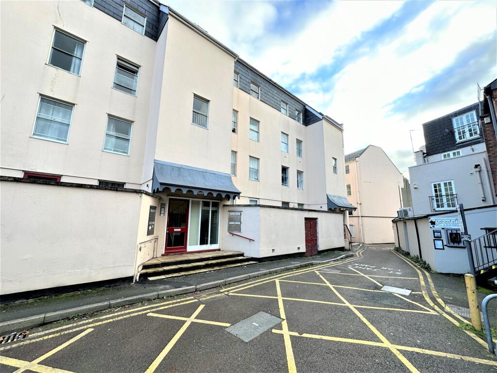 Main image of property: High Street, Cheltenham, GL52