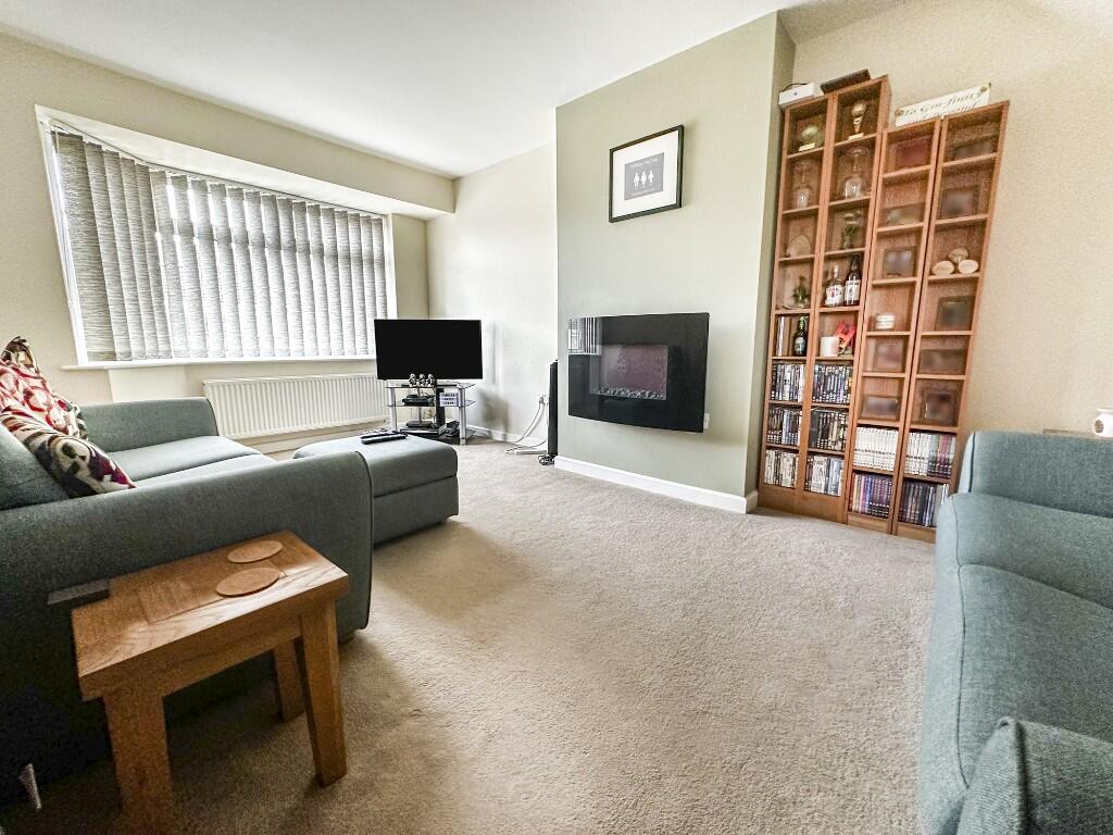 Folly Drive, Highworth photo 2
