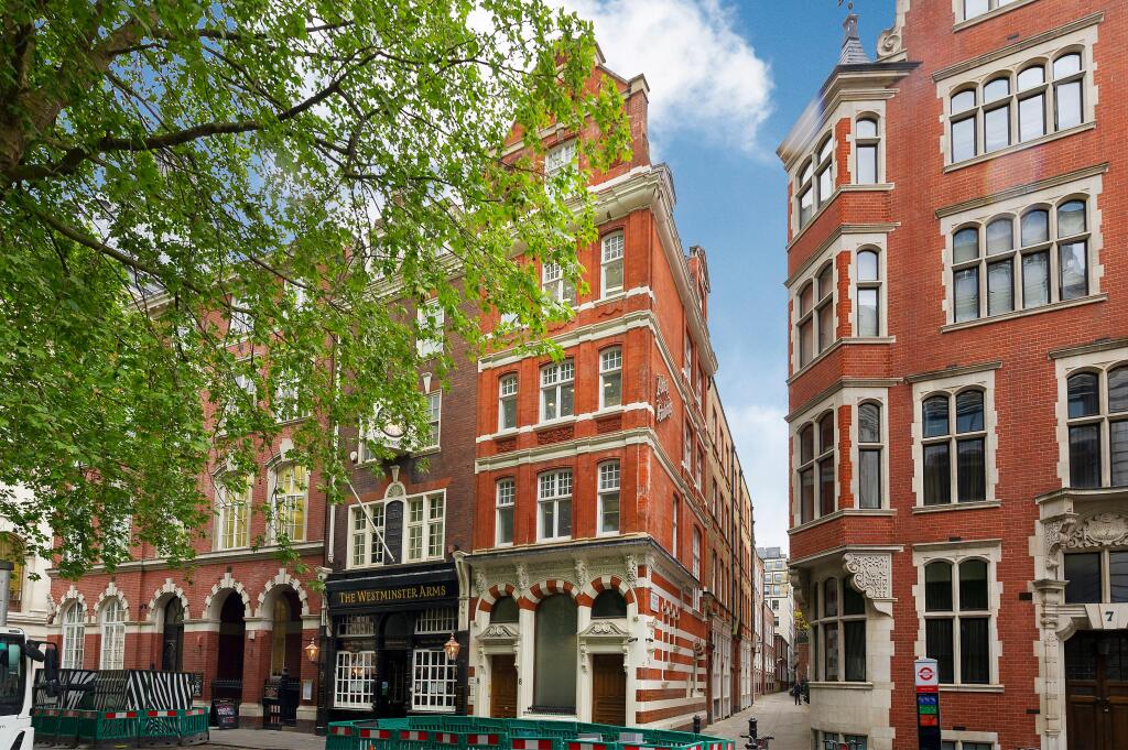 8 storeys gate 375025 extl.jpg