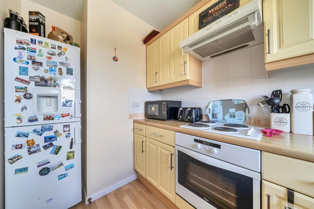 Apartment in Bracknell - View 3