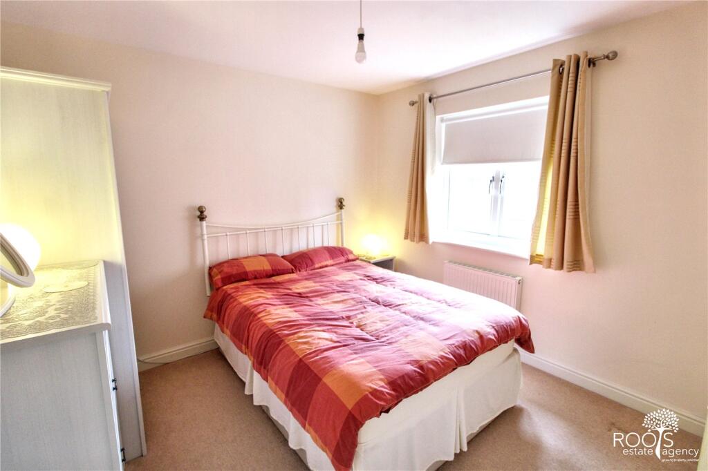 House in Thatcham, West Berkshire - More