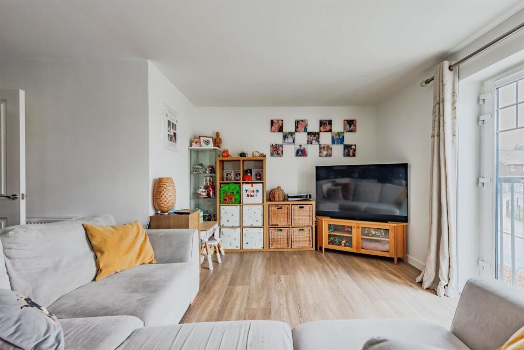 Somerley Drive, Crawley photo 4