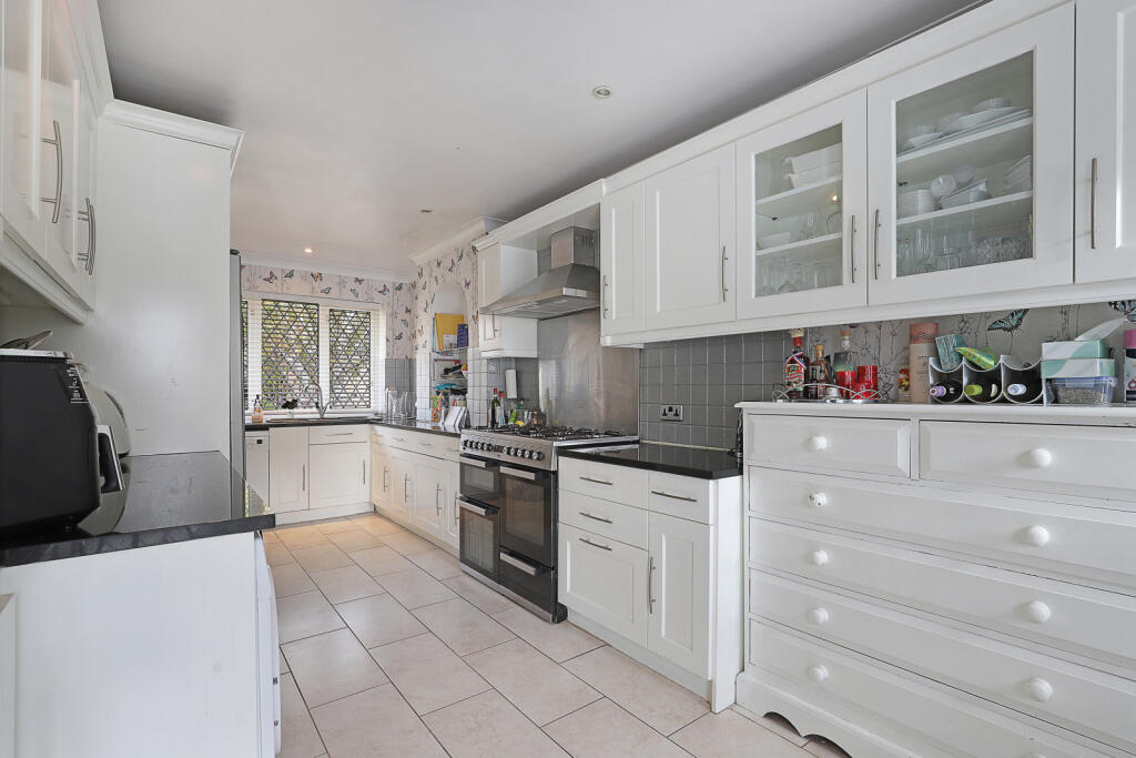 Grovewood Place, Woodford Green, Essex, IG8 photo 4