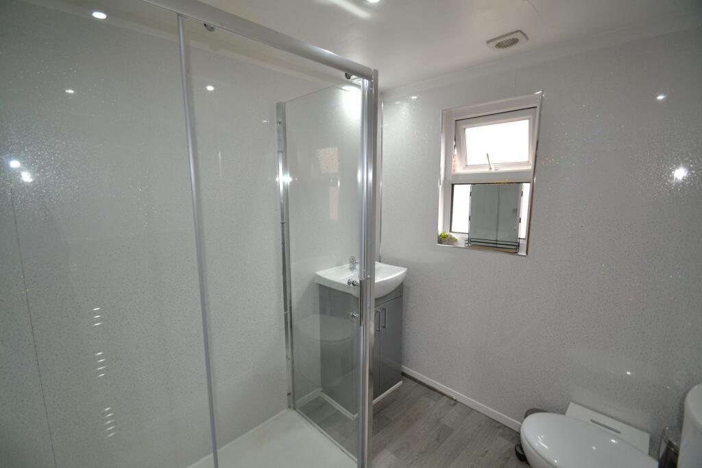 2 bedroom house share for rent
