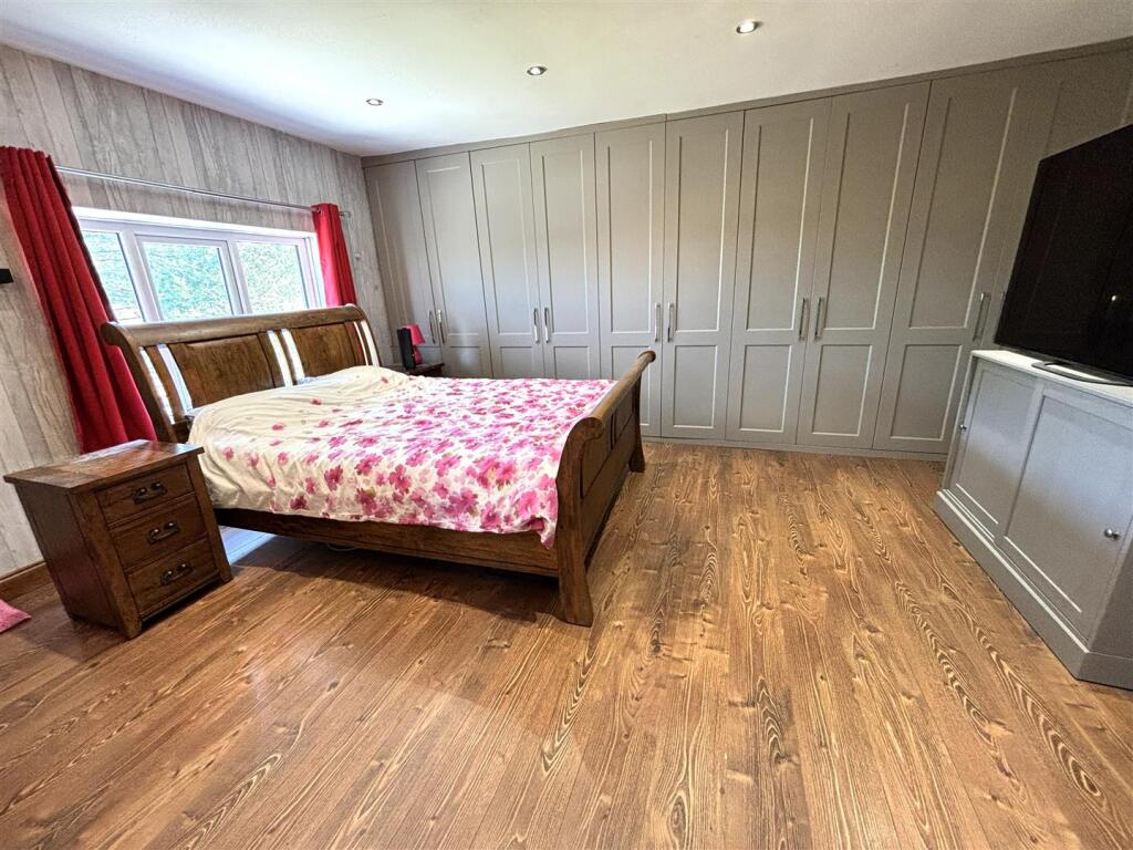 The Coach House, Lane Side, Queensbury BD13 - View 4