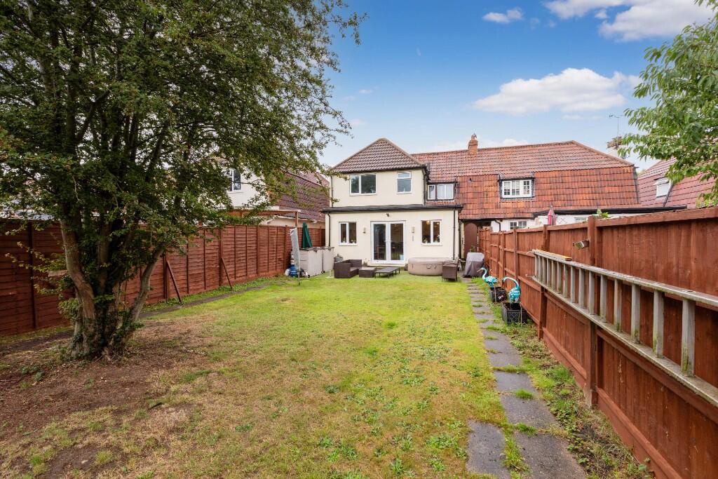 Elliman Avenue, Slough photo 4