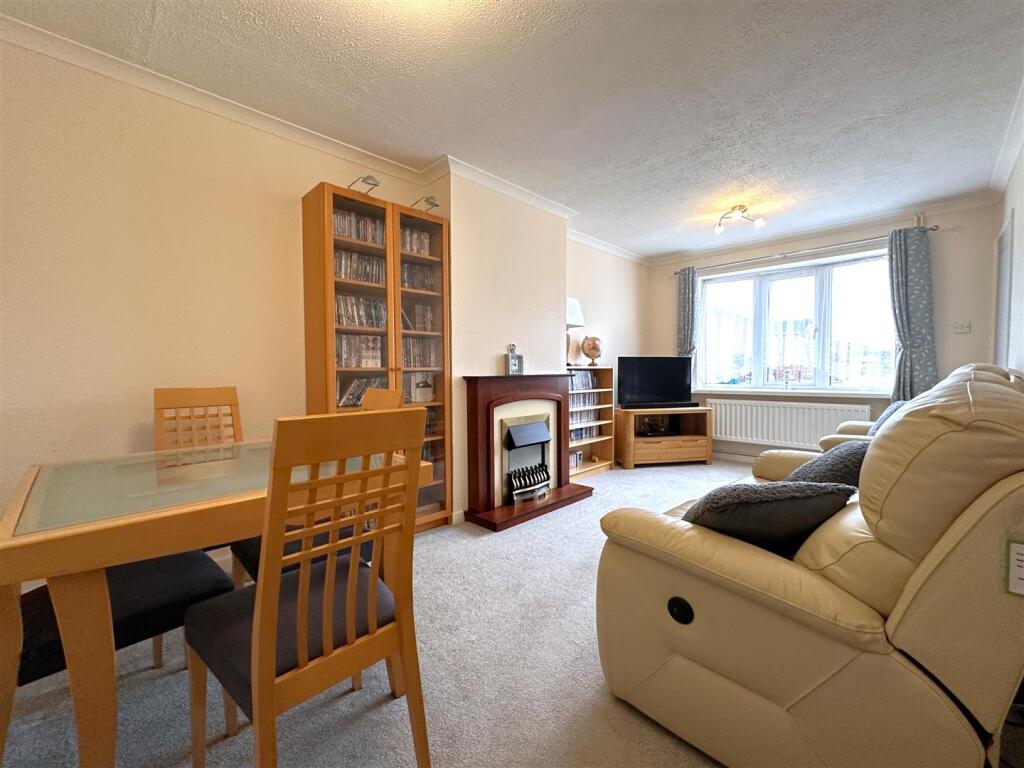 House in Newark and Sherwood, New Balderton, Balderton - More