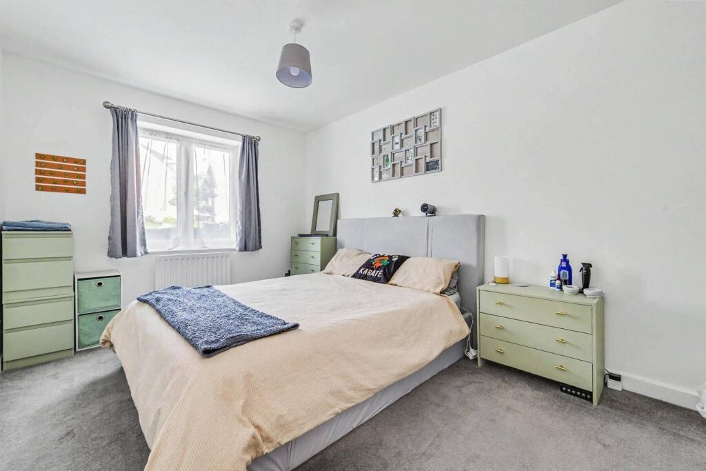 Harrys Way, Faygate, West Sussex, RH12 0DT - View 3