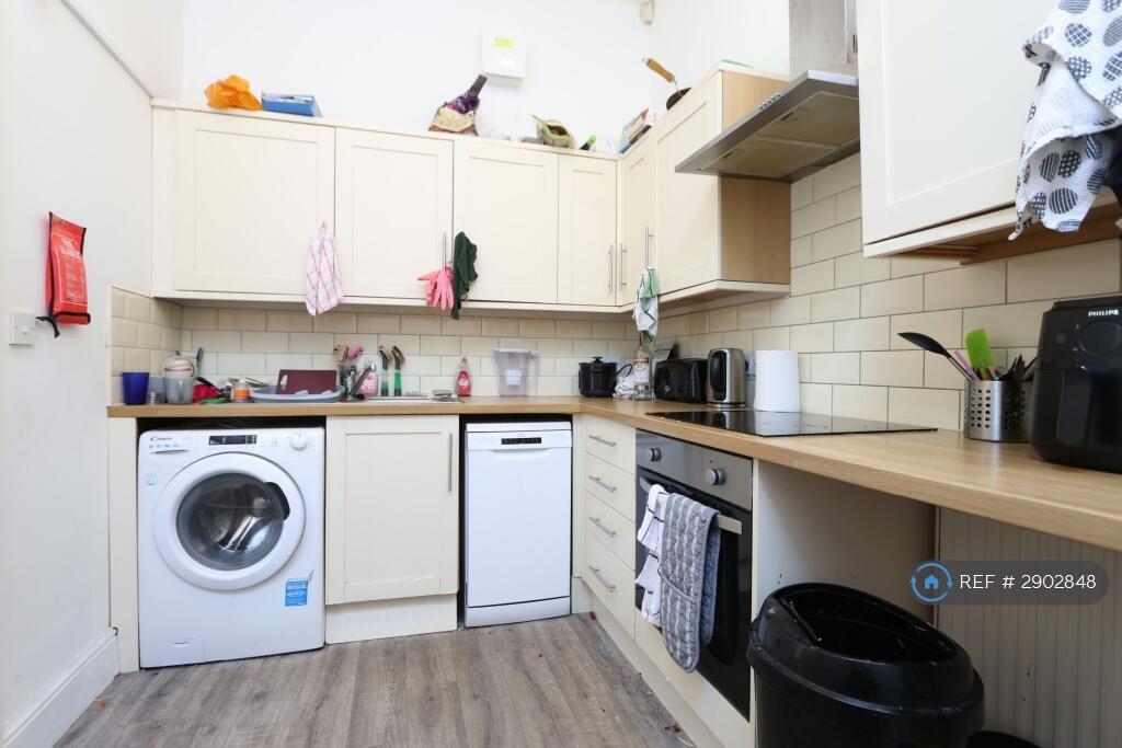 5 bedroom flat for rent