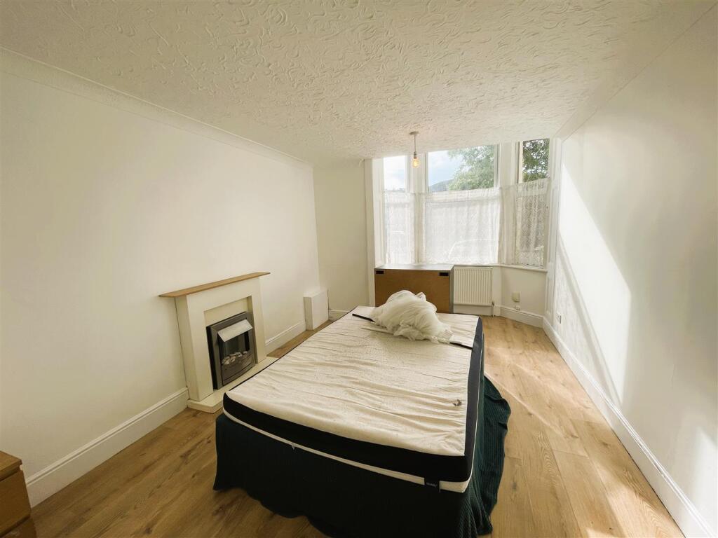 House in Southampton, Western Docks, Hill - View 4