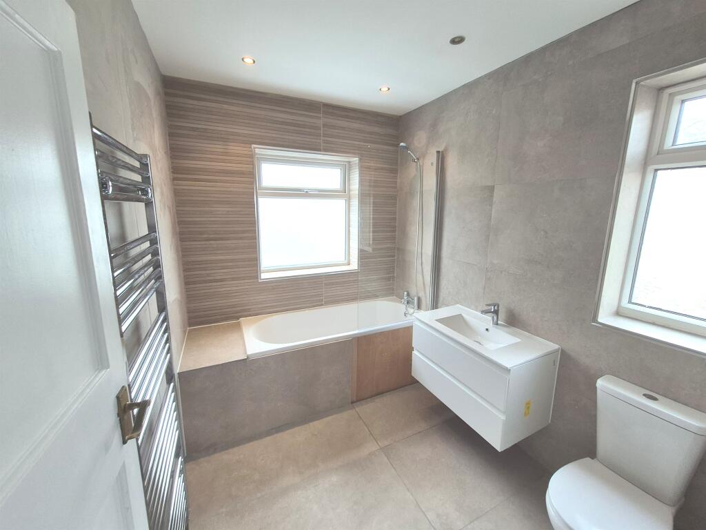 House in Wirral, Greasby - More