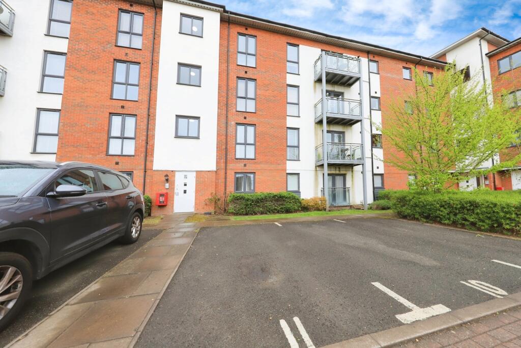 2-bed flat on Donington Grove, Wolverhampton, West Midlands, WV10, £140,000