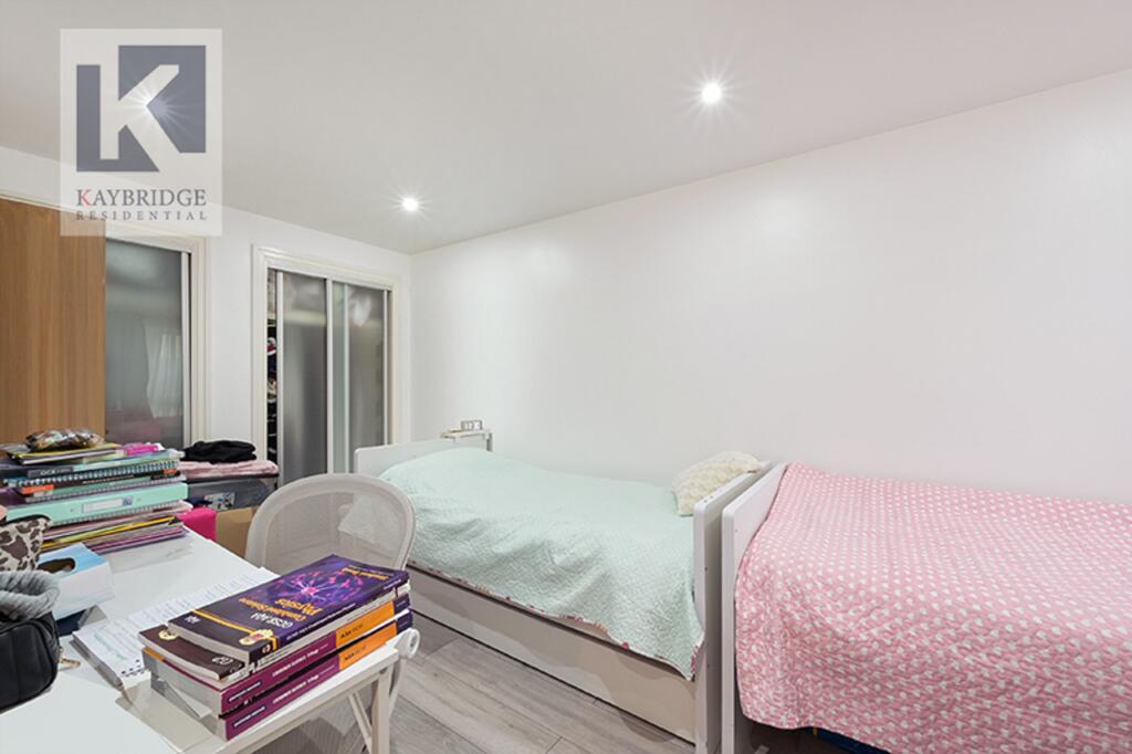 Apartment in Kingston upon Thames - View 5