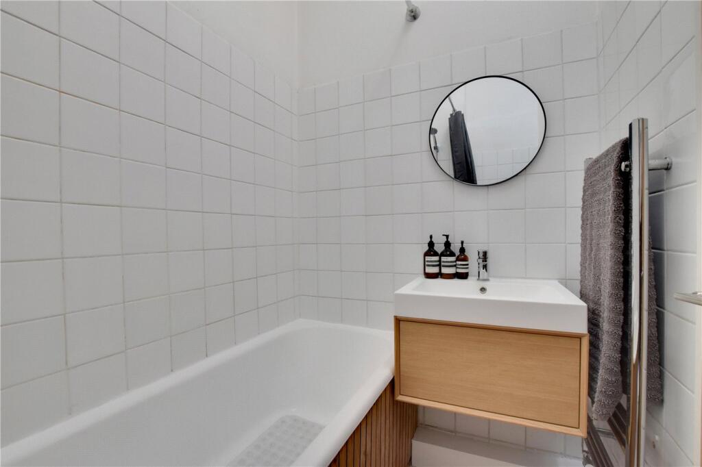 House in London, Greenwich Town Centre, East Greenwich - More