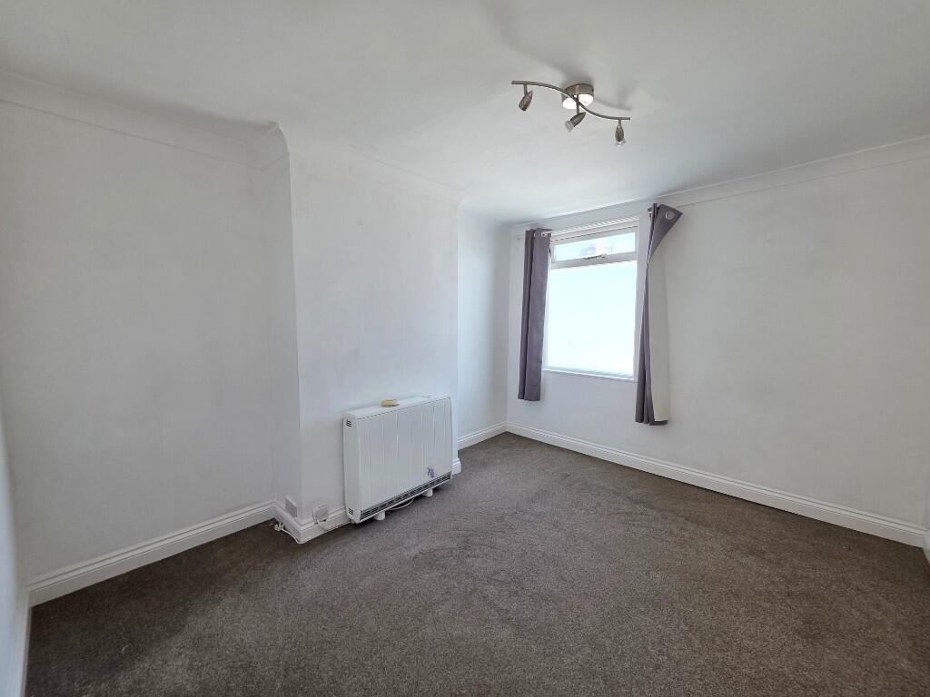 House in Maldon - More