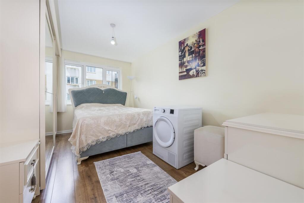 Apartment in Enfield - View 3