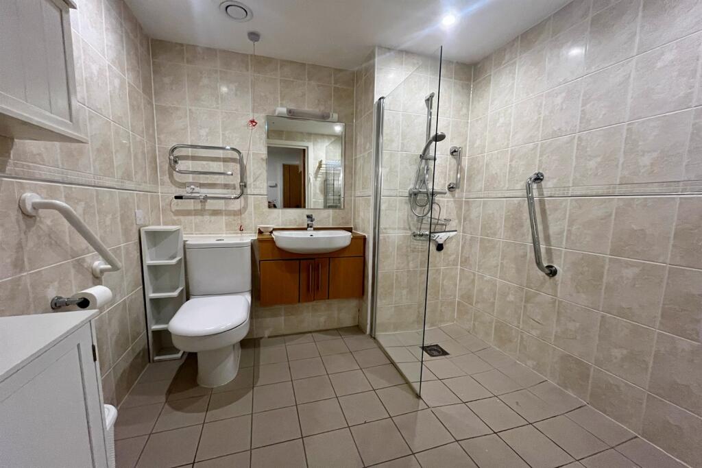Apartment in Redhill - View 5