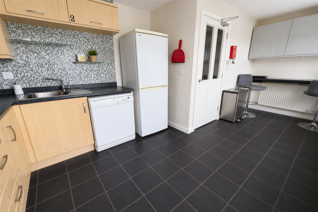 1 bedroom house share for rent