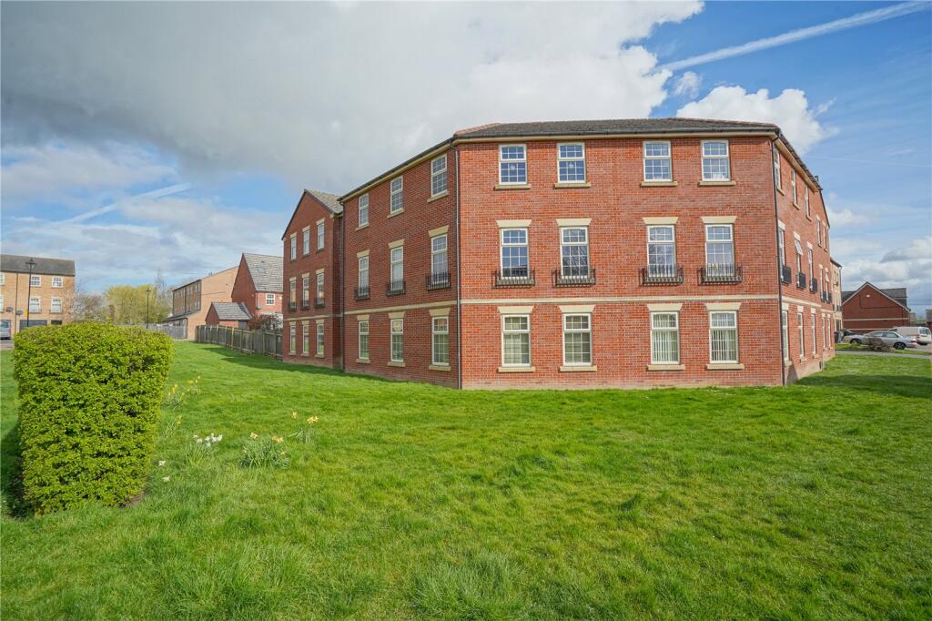 2-bed flat on Bridgewater Way, Ravenfield, Rotherham, South Yorkshire, S65, £130,000