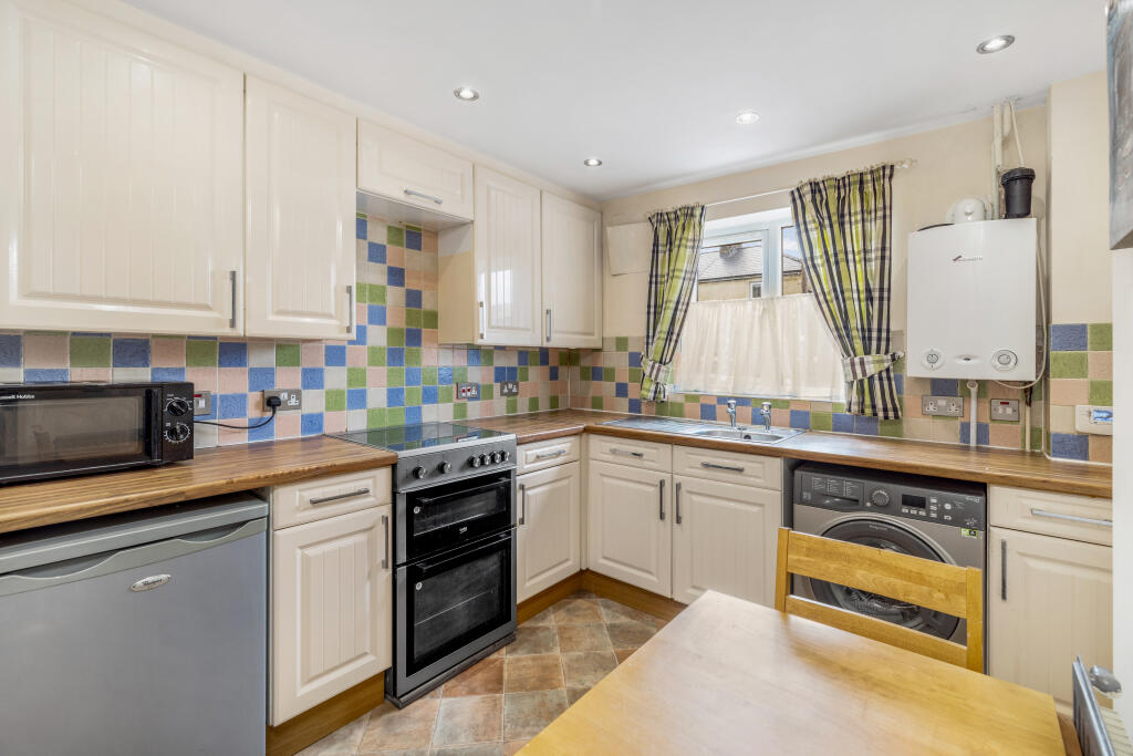 5, Saxon Court photo 4