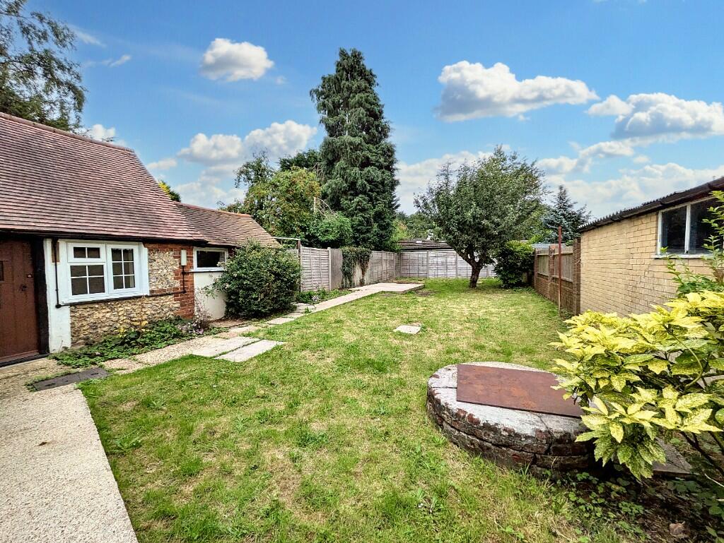 8-10 Newlands Cottages, Coulsdon Common, Caterham, Surrey, CR3 photo 4