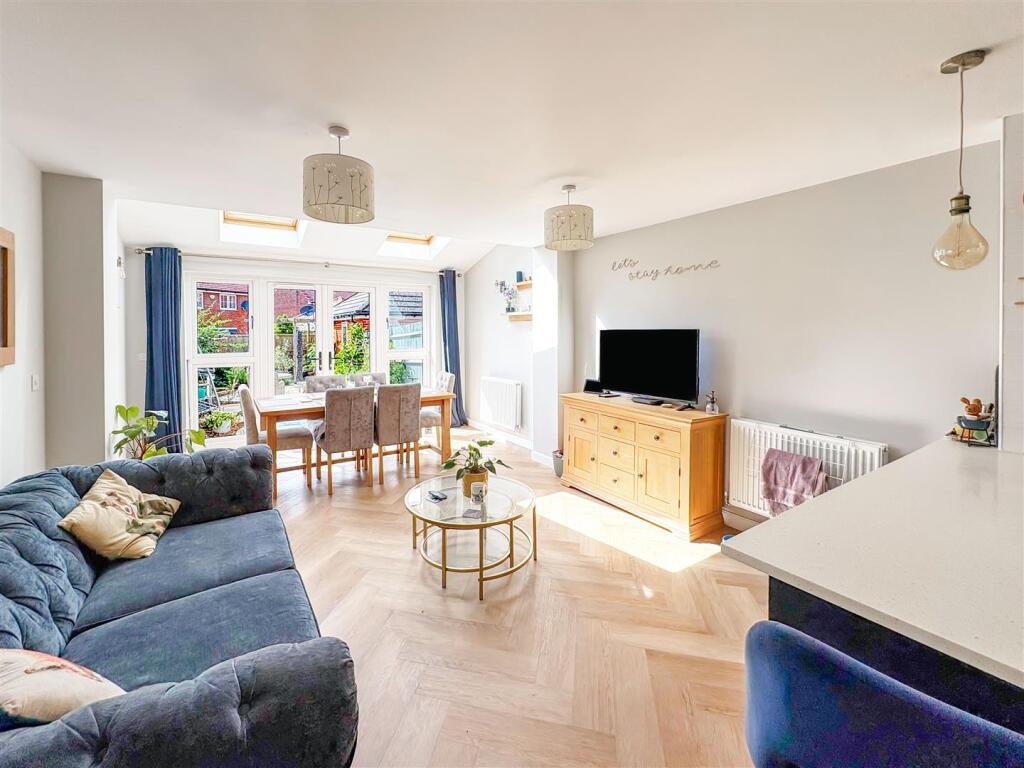 House in Littlehampton, Kingley Gate - More