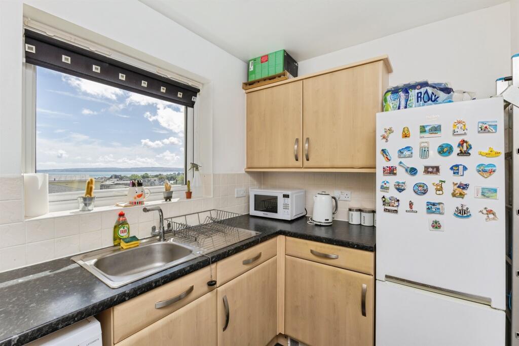 Apartment in Torquay, Torbay - View 4