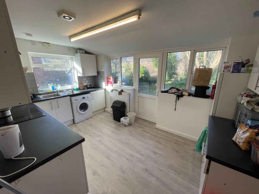 House in Leeds, Beckett Park, Headingley - More