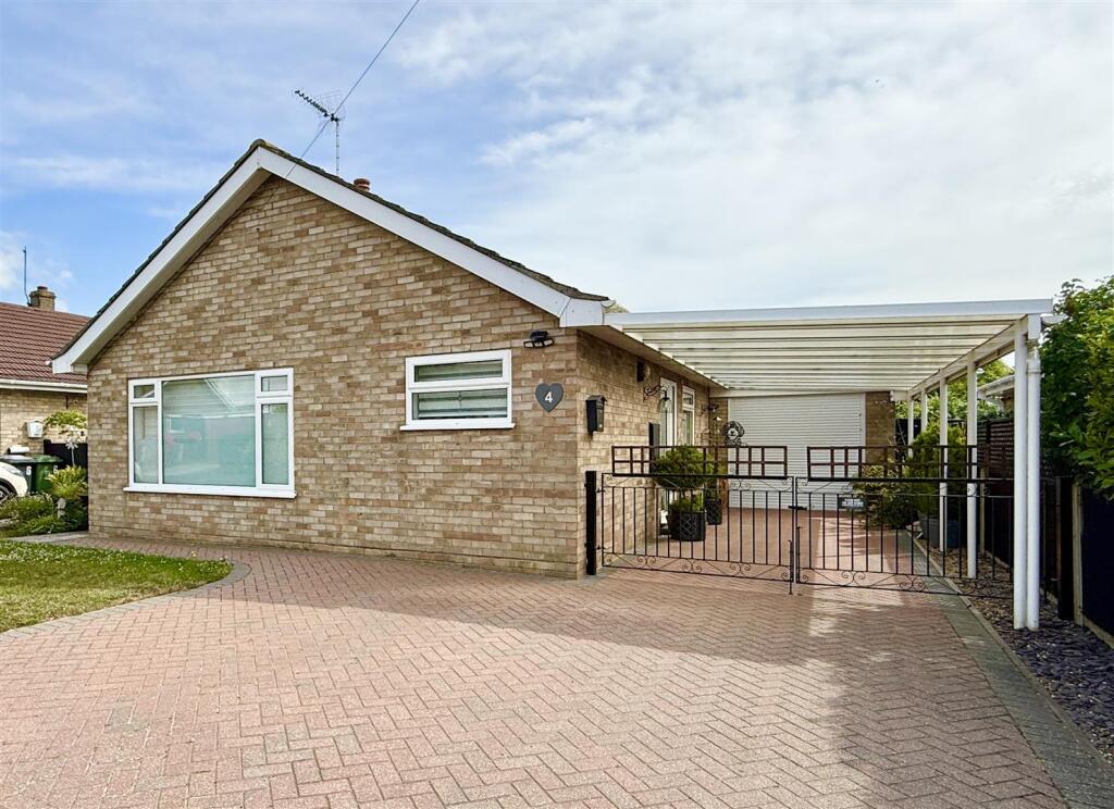 Main image of property: Thurne Rise, Martham, NR29