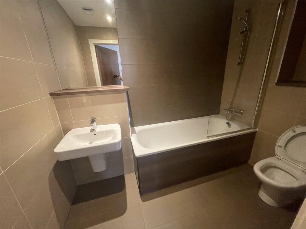 Apartment in Salford, Greater Manchester - View 5