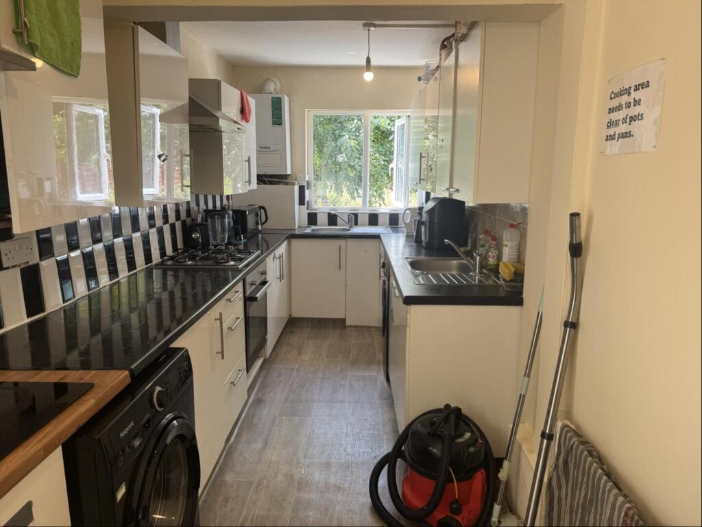 House in London, Morden - View 4