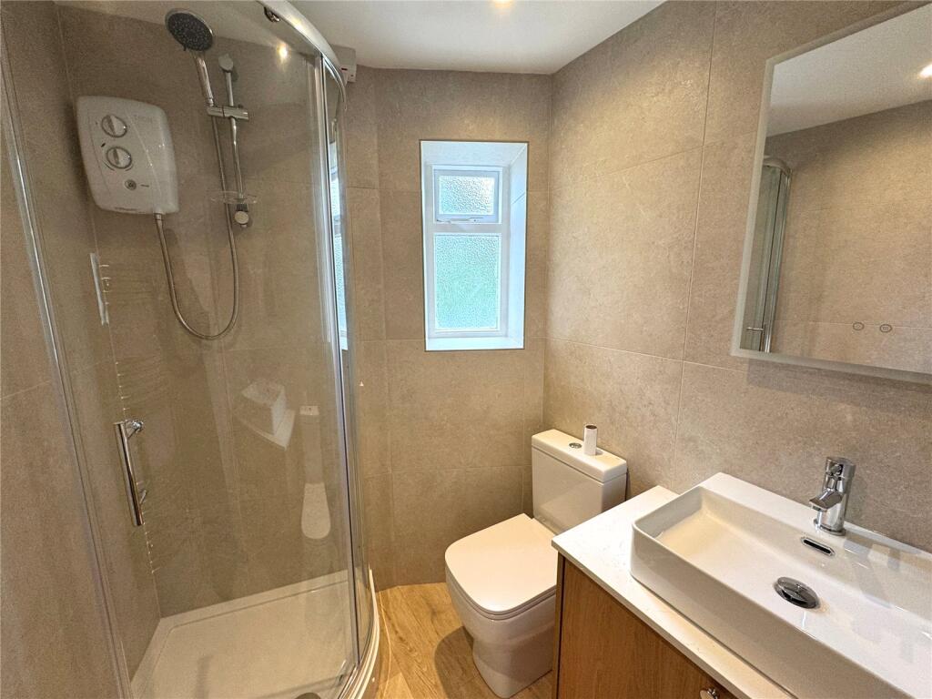 Apartment in Harrogate, Woodfield - More