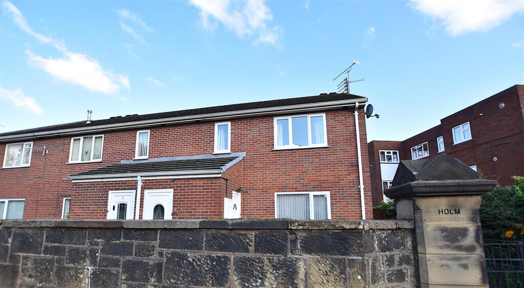 1-bed flat on Rhosddu Road, Wrexham, £90,000
