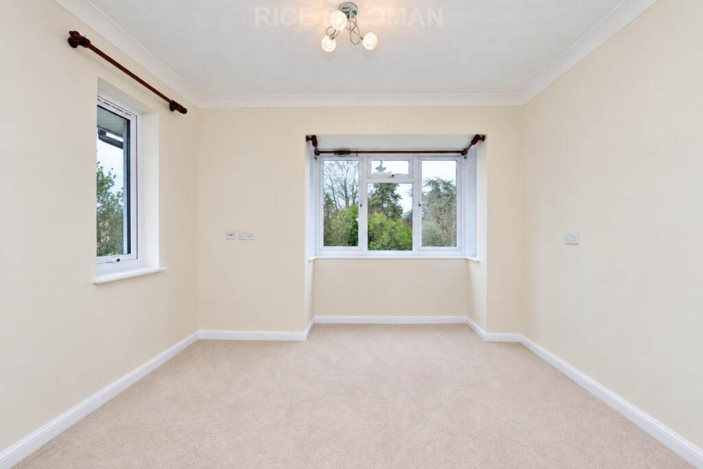 Apartment in Kingston upon Thames - View 4