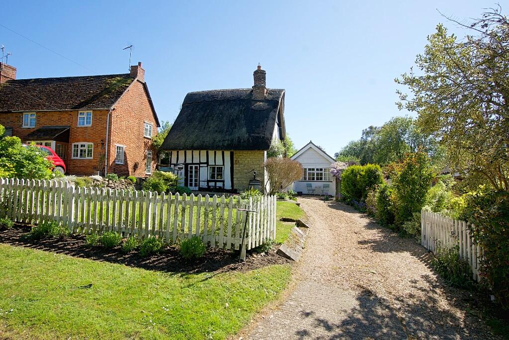 3-bed house on Pixie Cottage | Bletsoe | Beds | MK44 | lovely location, £300,000