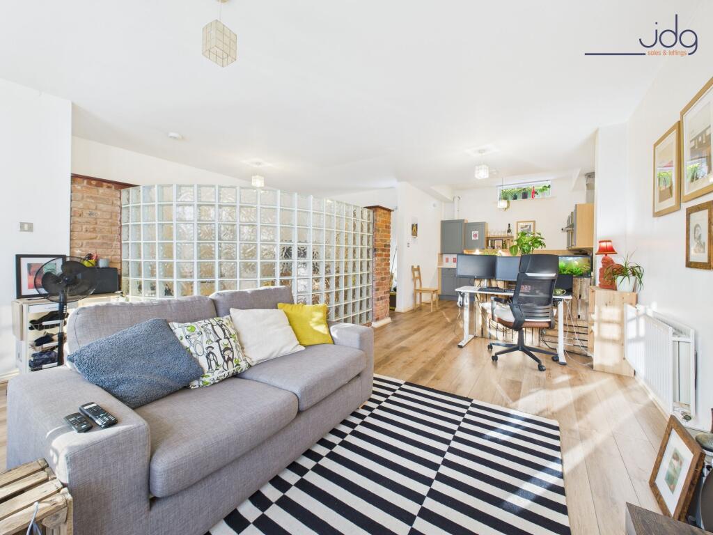 Apartment in Lancaster - More
