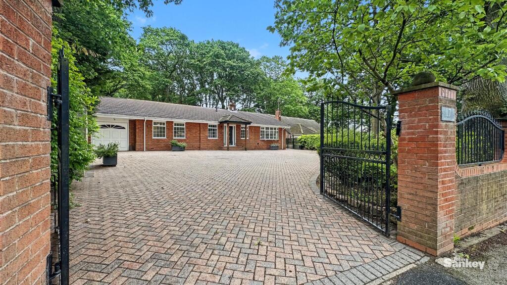 Main image of property: Lindhurst Lane, Mansfield, NG18