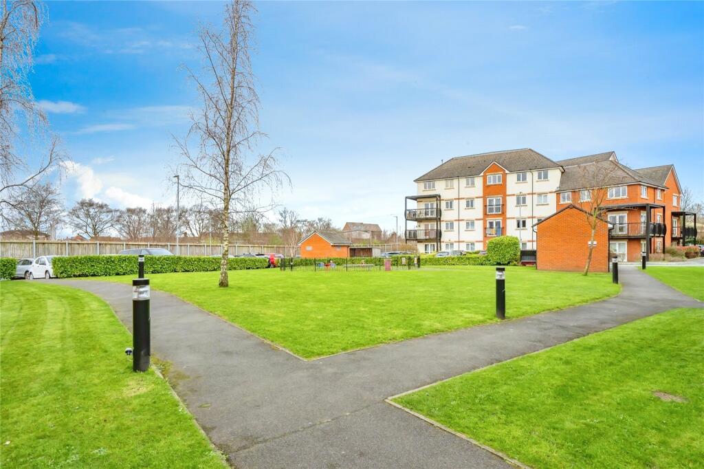 Apartment in Warrington, Bank Quay, Bewsey - More