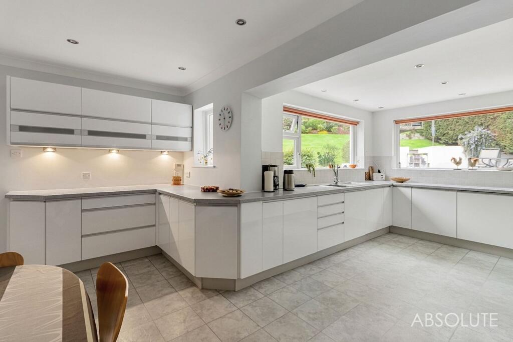 House in Torquay, Torbay - View 3