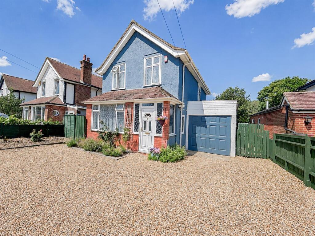 Main image of property: Barnhorn Road, Bexhill, TN39 4QA