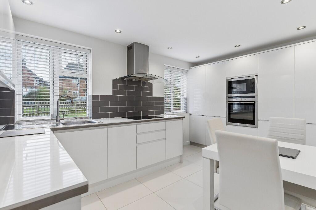 Ellis Avenue, Stevenage, Hertfordshire, SG1 photo 3