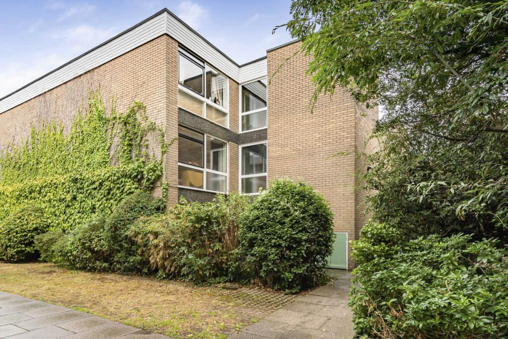 Main image of property: Butler Close, Central North Oxford