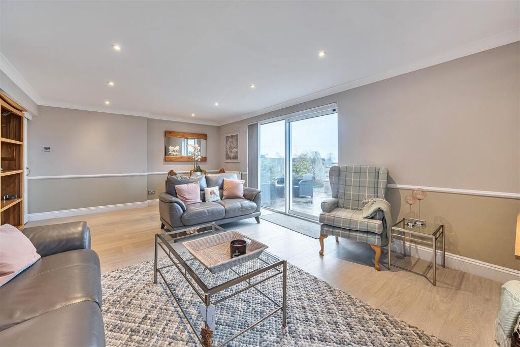 House in Stoke Bruerne - More