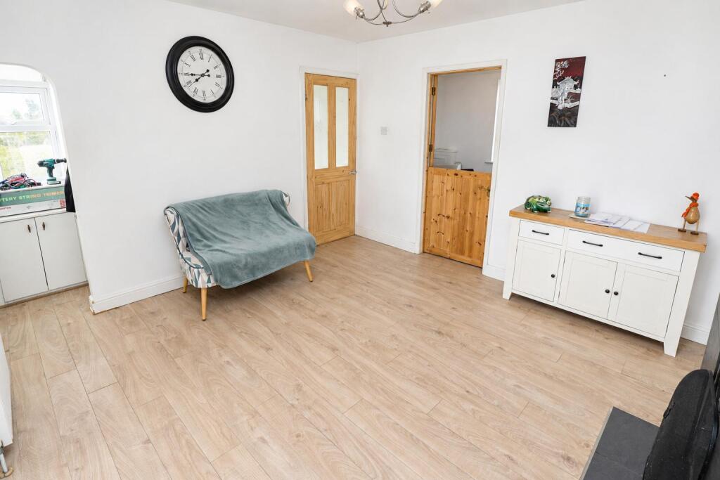 House in Rushden, North Northamptonshire - More
