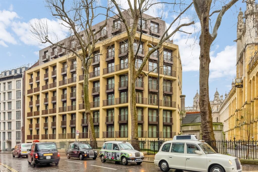 Apartment in London, West Smithfield, City of London - More