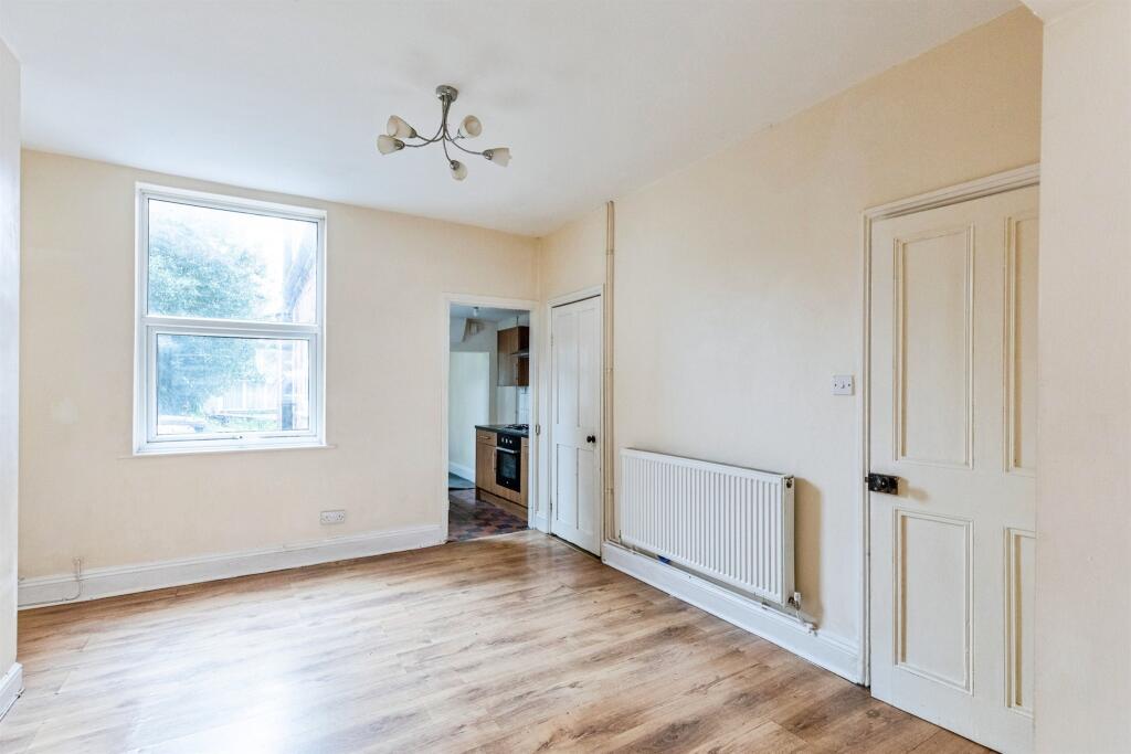 House in Kettering, Avondale - View 3