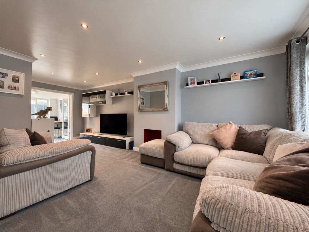 House in Gillingham, Medway - View 2