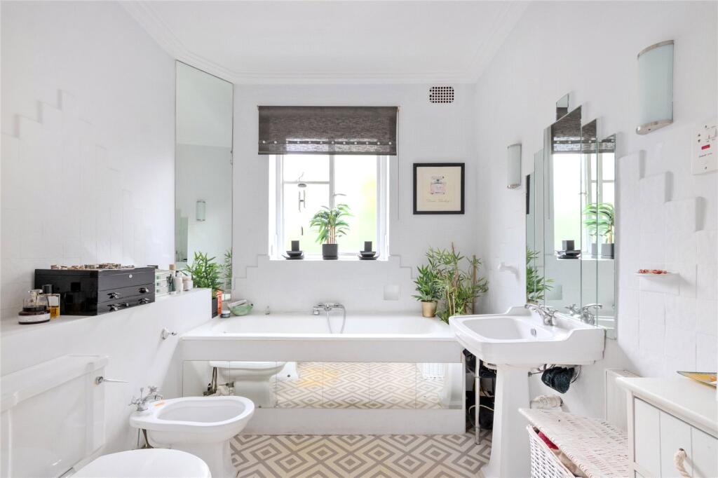 Apartment in London - More