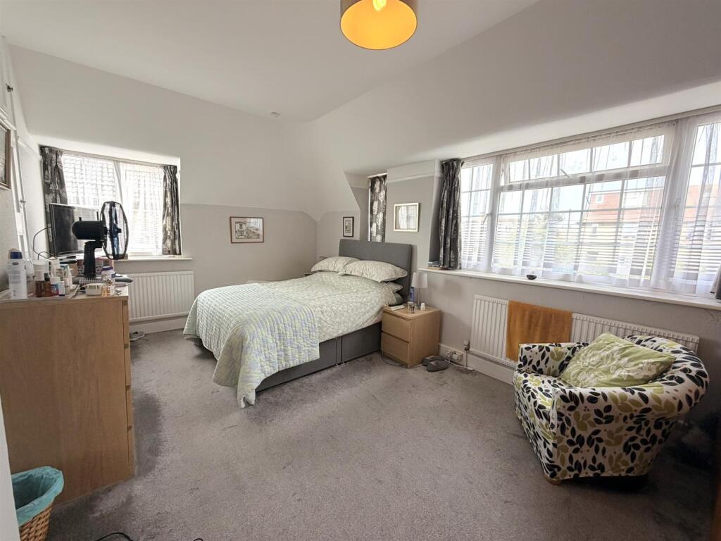 House in Southend-on-Sea - More